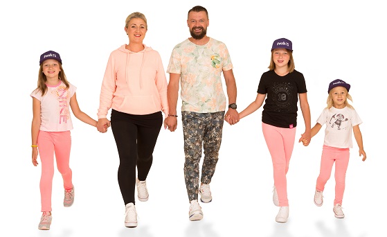 Walking competition vadītājs Armands Simsons ar ģimeni