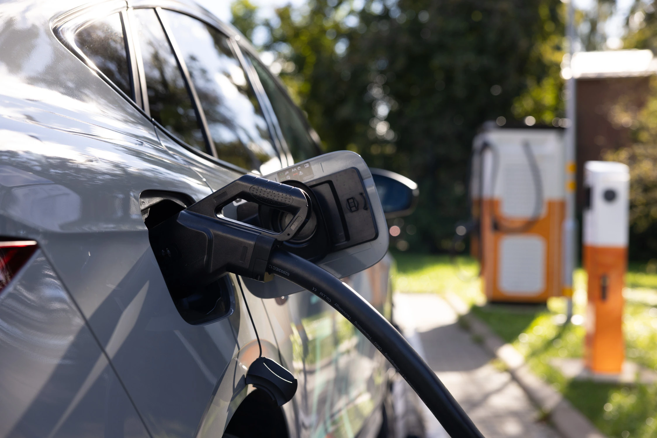 Elektroauto uzlāde